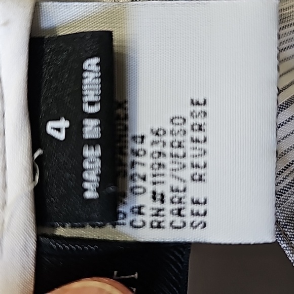 Vuarnet striped skort. Size 4. It has three pockets. Gray and white. - Picture 8 of 12